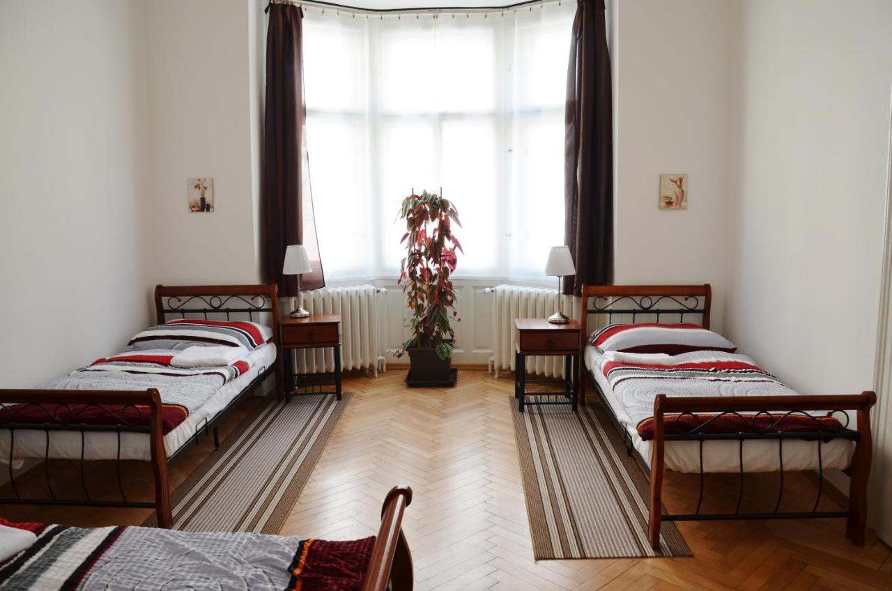 Apartment In The Heart Of Praha Bagian luar foto