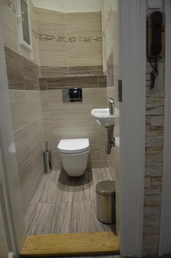 Apartment In The Heart Of Praha Bagian luar foto