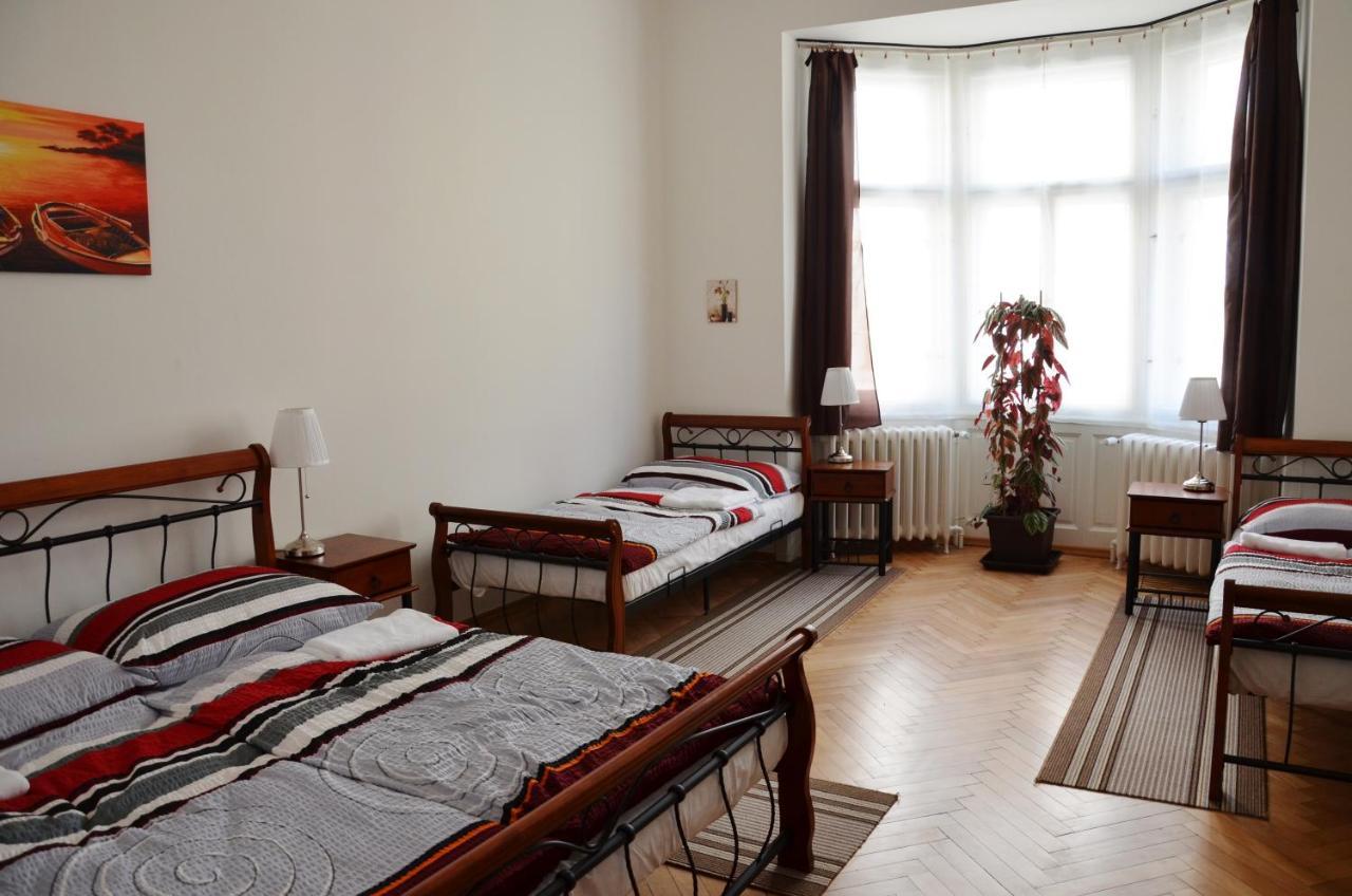 Apartment In The Heart Of Praha Bagian luar foto