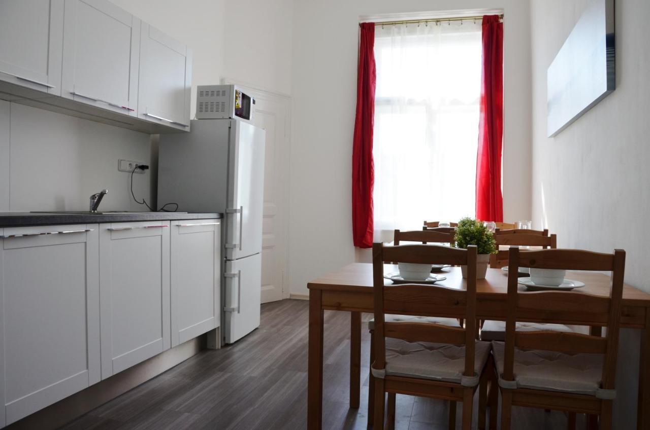 Apartment In The Heart Of Praha Bagian luar foto