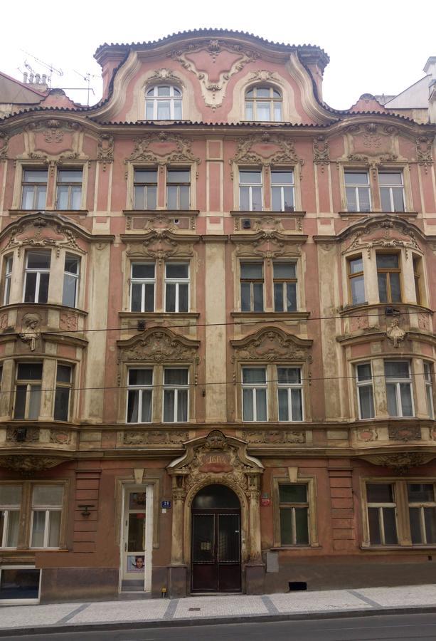 Apartment In The Heart Of Praha Bagian luar foto